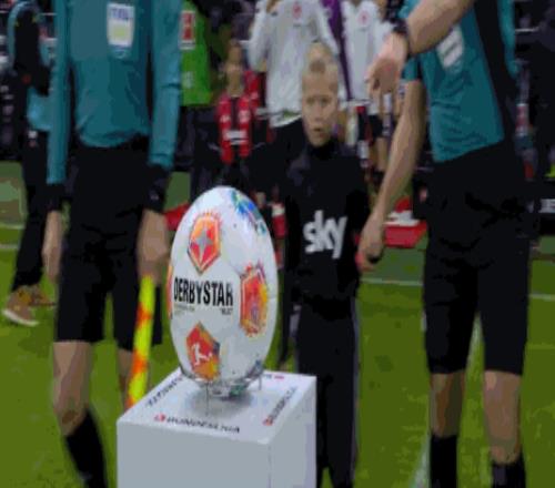 德甲,斯图加特团,队协作,乐竞体育官网,乐竞体育直播,体育赛事直播,足球直播