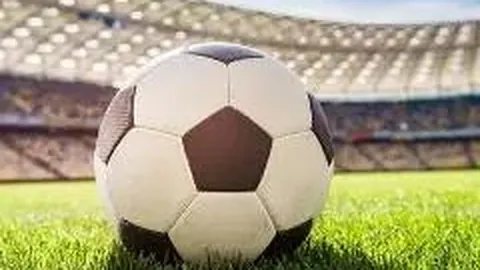 拉菲尼亚落选最佳阵容，妻子社交媒体发文调侃：难道他是打篮球的？